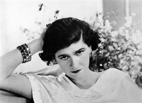 historia coco chanel|coco chanel biografía.